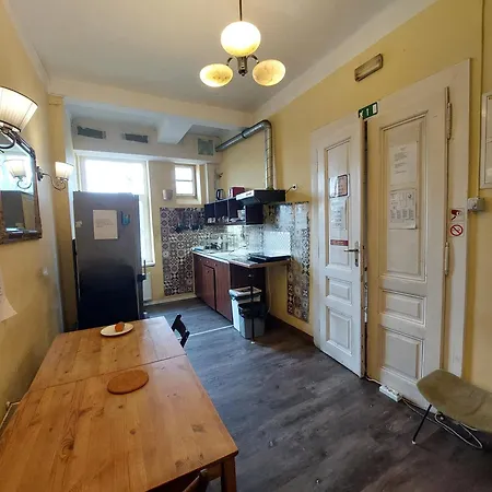 Vv Way - Lisica Zvitorepka * Laibach