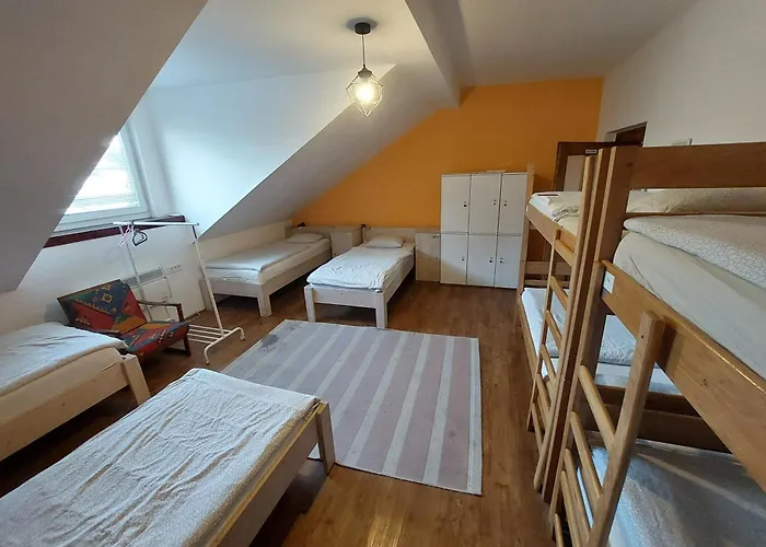 Vv Way - Lisica Zvitorepka * לובליאנה